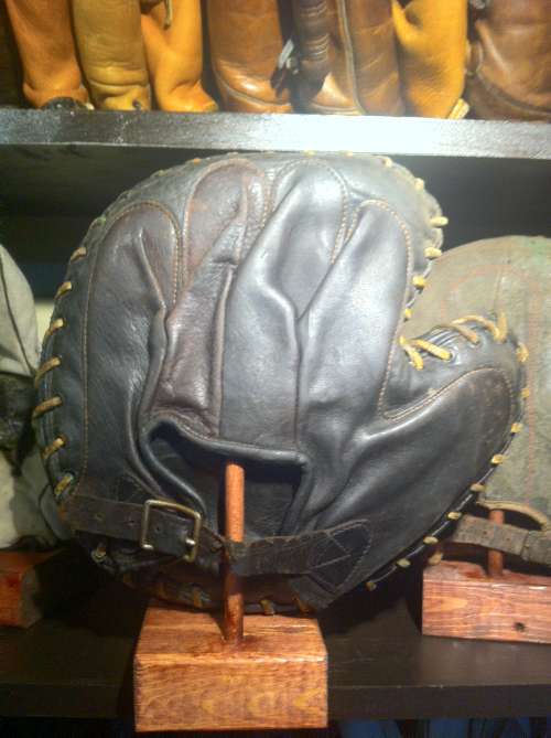 Victor, Wright & Ditson Black Catchers Mitt Back