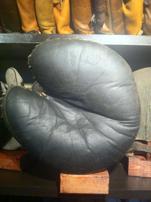 Victor, Wright & Ditson Black Catchers Mitt Front