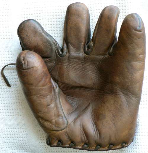 Wright & Ditson Glove Front