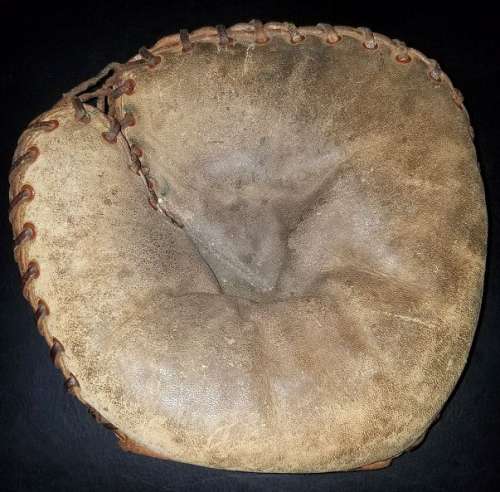 Wright & Ditson Basemitt Front