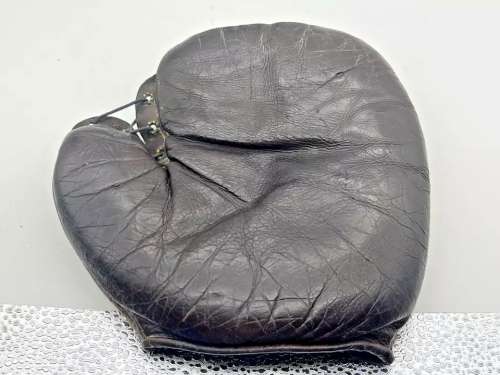 Wright & Ditson Basemitt Front