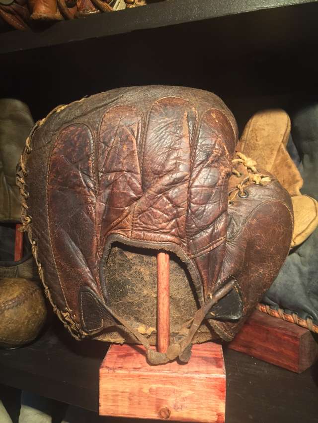 Wright & Ditson Catchers Mitt Back