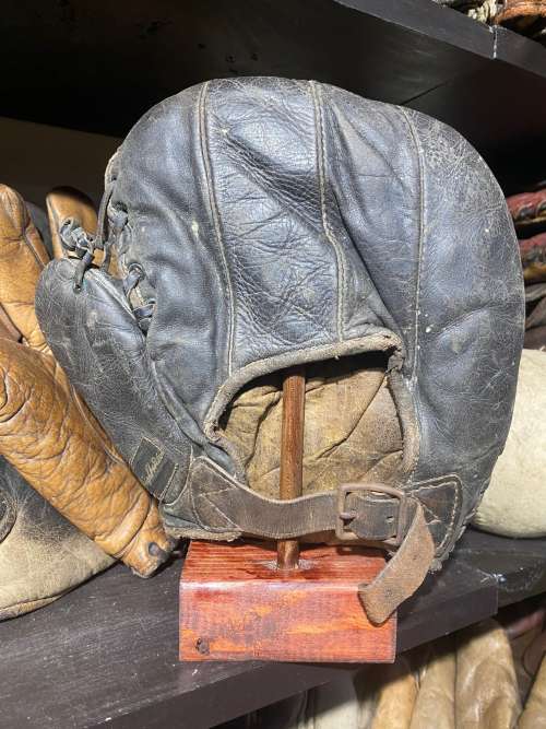 Wright & Ditson Fielders Mitt Back