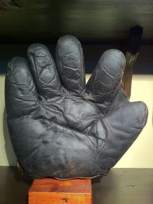 Wright & Ditson Full Web Black Lefty Front