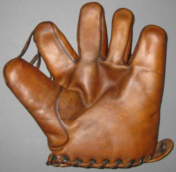 Wright & Ditson Glove Front