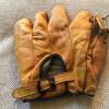 Yale Buckleback Glove Back
