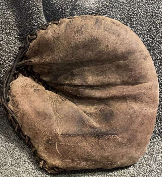 Babe Ruth Reach R Basemitt Front