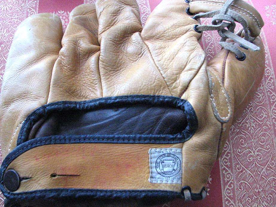 Babe Ruth Reach RF2 Canadian Back Babe Ruth Gloves Baseball Glove
