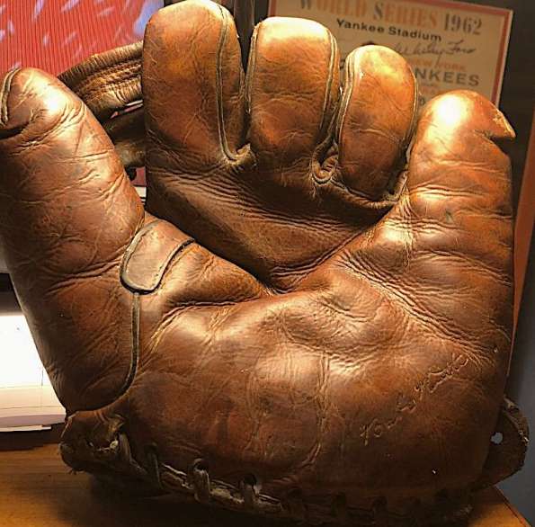 Babe Ruth Spalding 199 Front Babe Ruth Gloves Baseball Glove