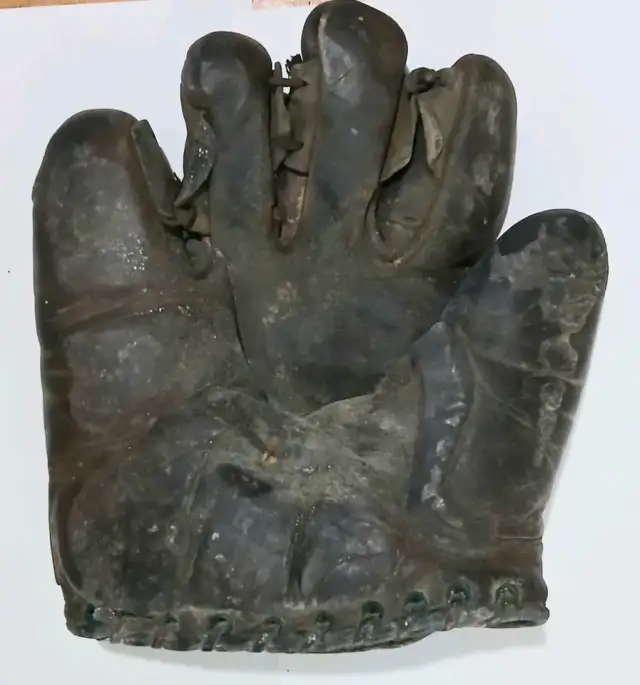 Banner Webbed Finger Front