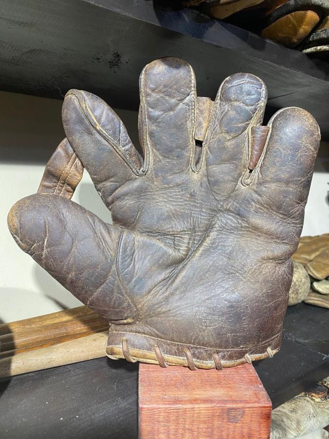 Des Moines 1 Inch  With Finger s Front Des Moines Baseball