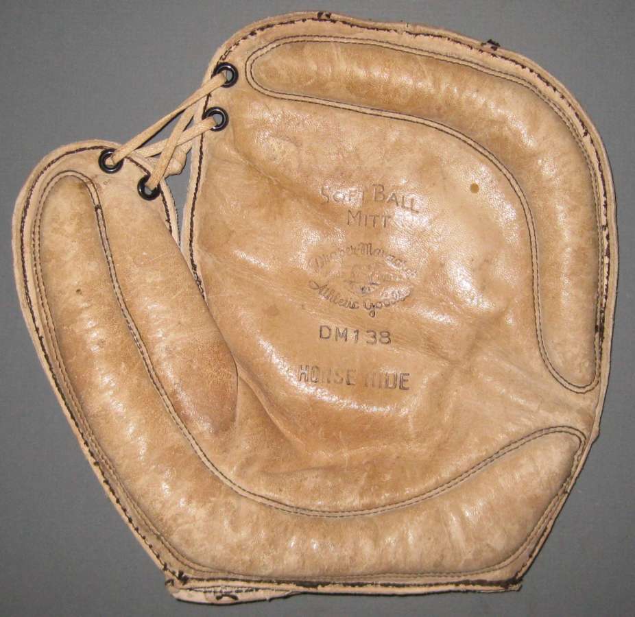 D&M 138 Softball Mitt Front Base Mitts Draper Maynard Baseball