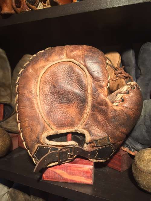 D&M Basemitt Brown Back