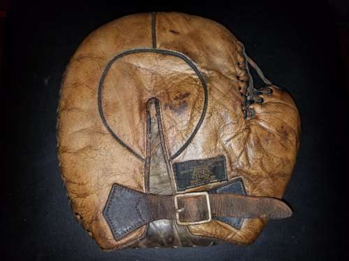 D&M V Notch Basemitt Back