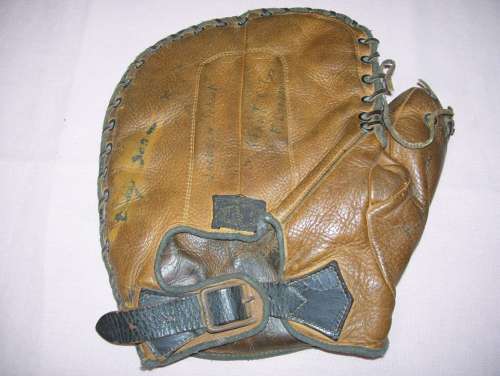 George Kelly D&M 653 Basemitt Back