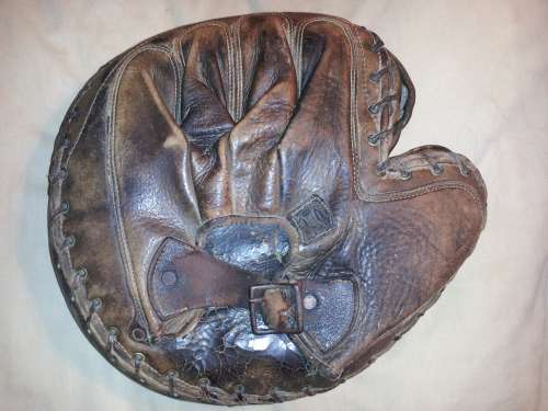 Bill Baker D&M DC88 Catchers Mitt Back