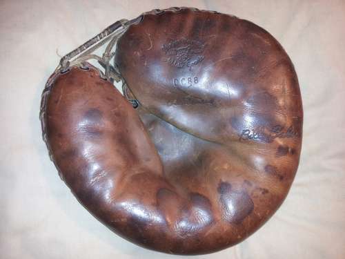 Bill Baker D&M DC88 Catchers Mitt Front