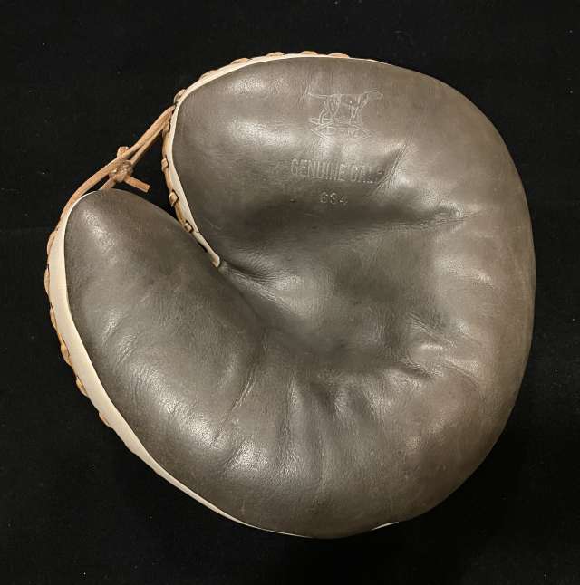 D&M 634 Catchers Mitt Front