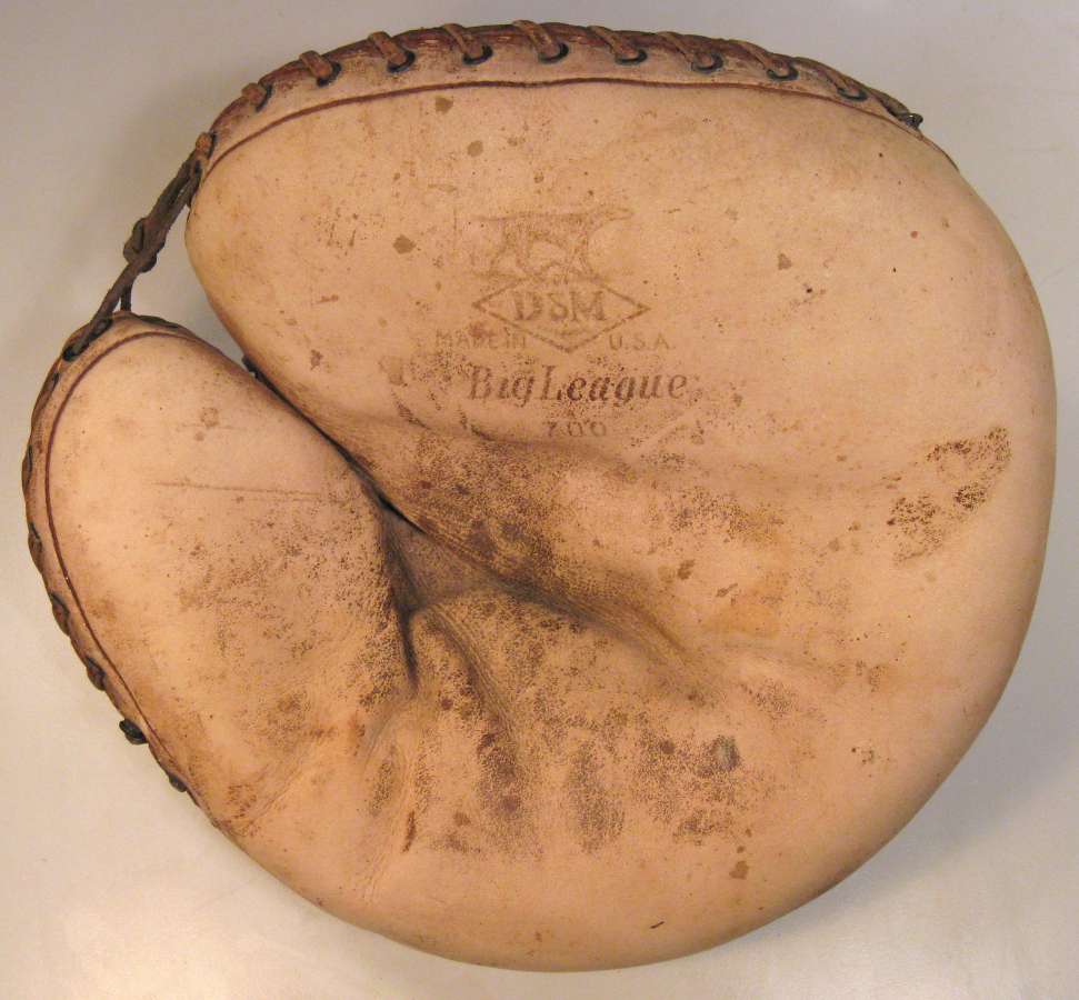 D&M 700 Big League Decker Patent Catchers Mitt Front Catchers Mitts