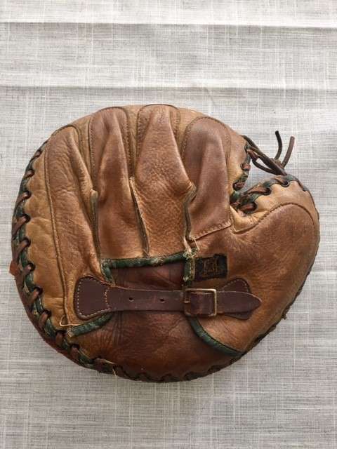 D&M Catchers Mitt Back