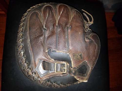 D&M Catchers Mitt Back 