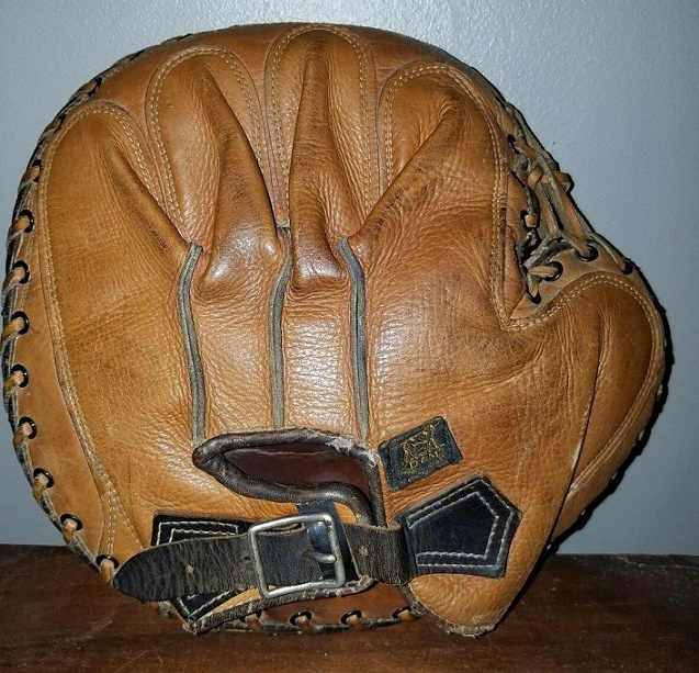 D&M Catchers Mitt Back