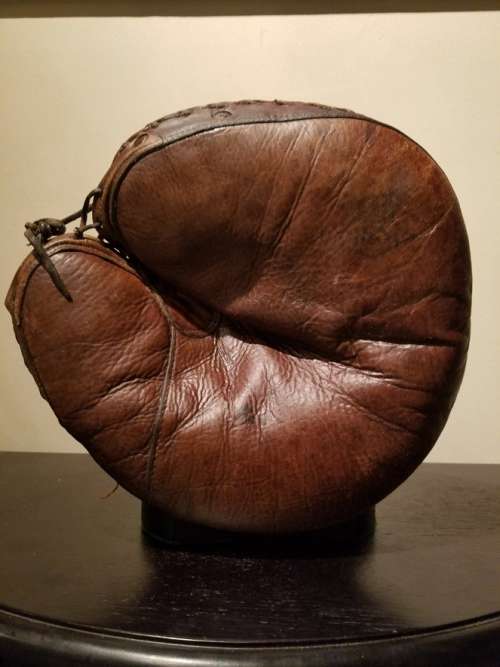 D&M Catchers Mitt Front