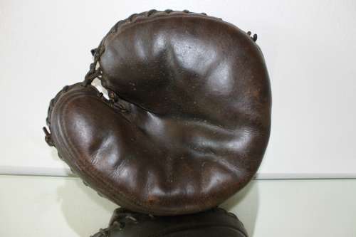 D&M Decker Patent Dark Brown Catchers Mitt Front