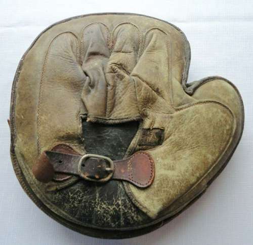 D&M Laced Heel Catchers Mitt Back