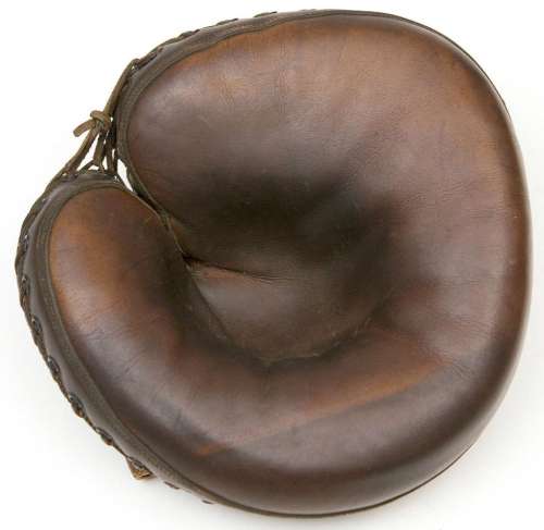 D&M Professional Model Catchers Mitt Front