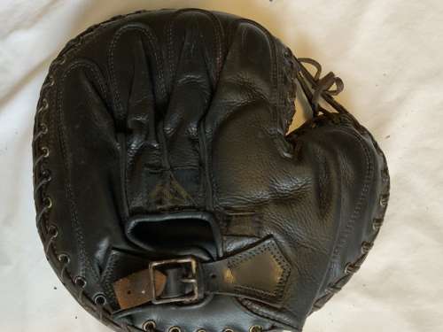 D&M Rochester Catchers Mitt Back