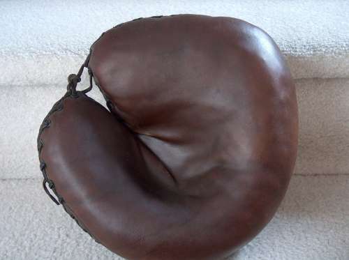 Harry Gowdy D&M 704 Catchers Mitt Front