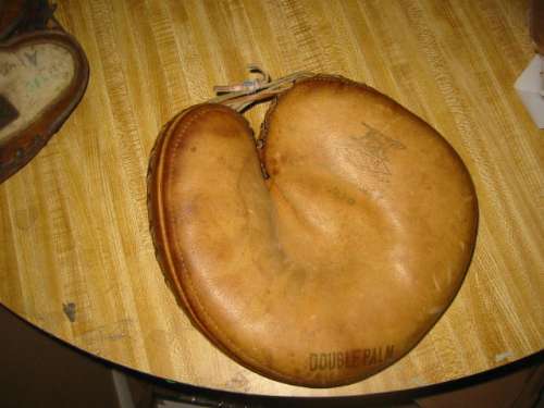 Val Picinich D&M Double Palm Catchers Mitt Front