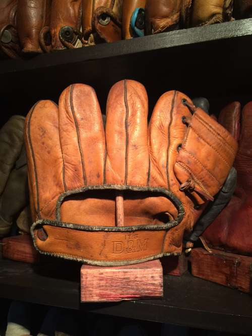 Claude Passeau D&M Back