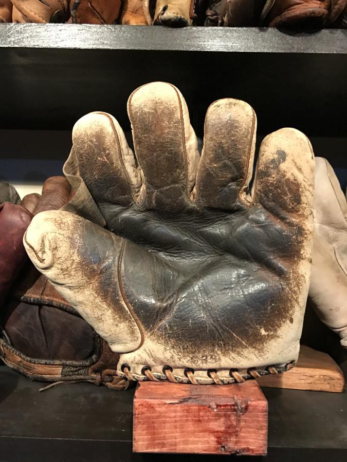 D&M Full  White Front Draper Maynard Baseball Glove Collector