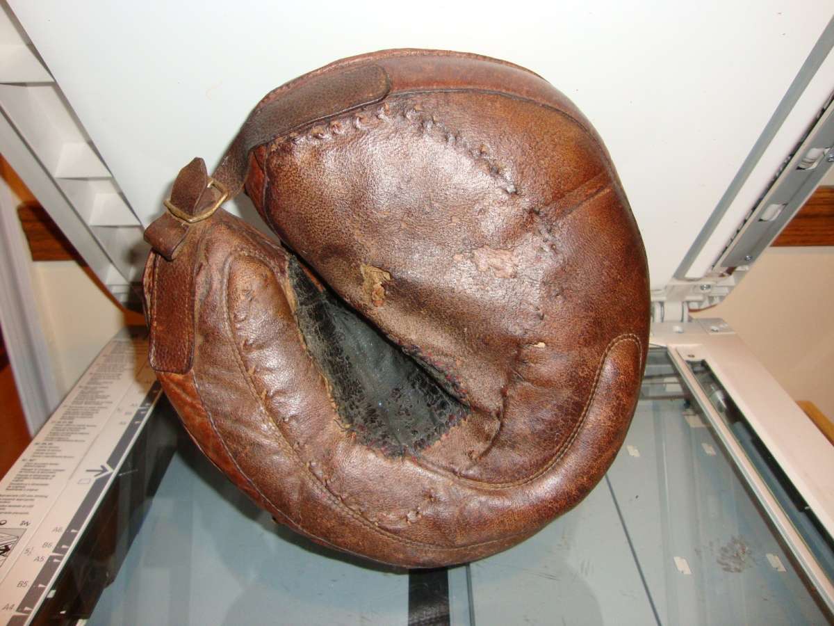 Early 1900's Buckle  Sewn Palm Crescent Catchers Mitt Front Early