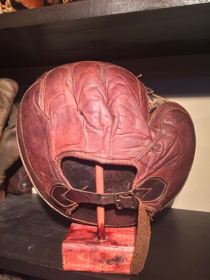 Early 1900's Ratsch Peerless Crescent Catchers Mitt Light Brown Back