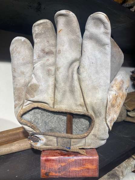 Early 1900's Simmons American Crescent Glove Back