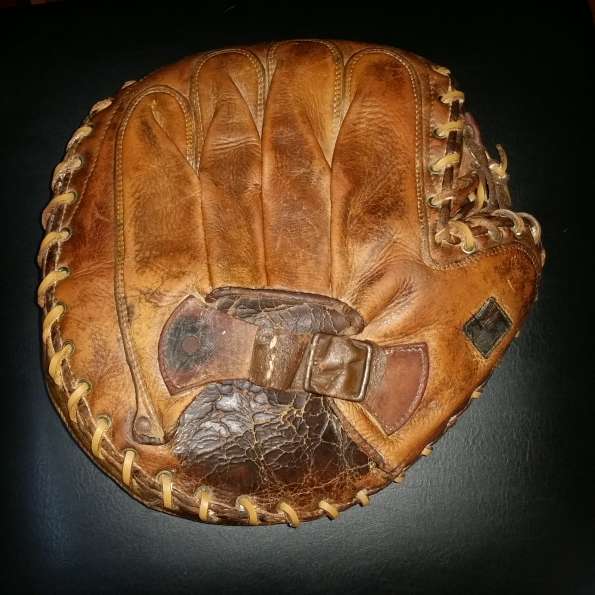 Spalding Crescent Catchers Mitt Back Early Gloves & Mitts Baseball