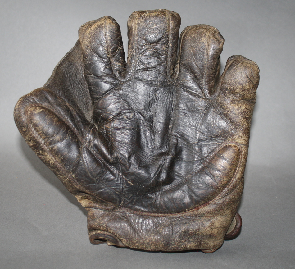 Early 1900's Spalding Flat Top Crescent Glove Front Early Gloves