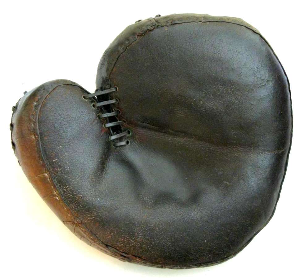 Folk Art Mitt With Finger Guard Front Folk Art Gloves & Mitts