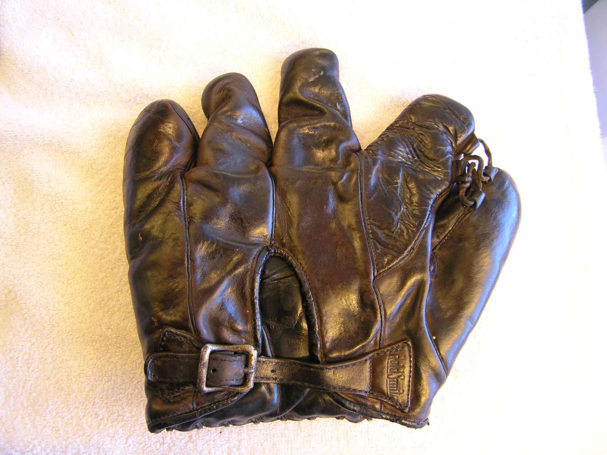 fordcritzgoldsmithdoubleplaybackdoug Goldsmith Baseball Glove