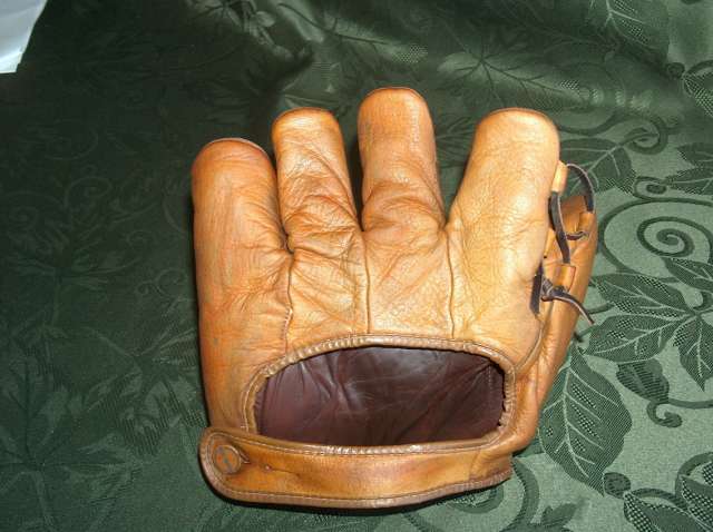 Roy Hughes Goldsmith AG5 Back