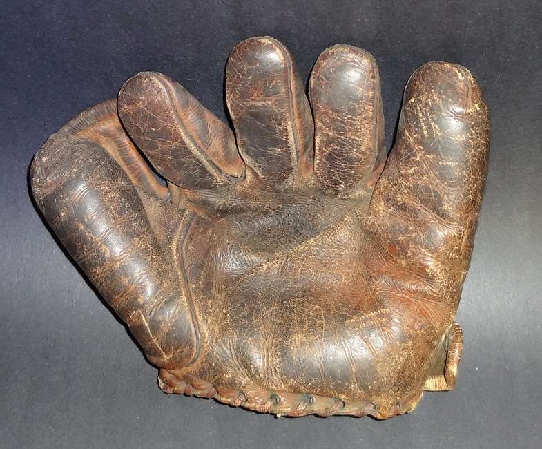 Honus Wagner Honus Wagner Sporting Goods Front Honus Wagner Gloves
