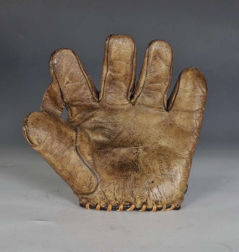 J. Hans Wagner JC Higgins 1666 Front Honus Wagner Gloves Baseball