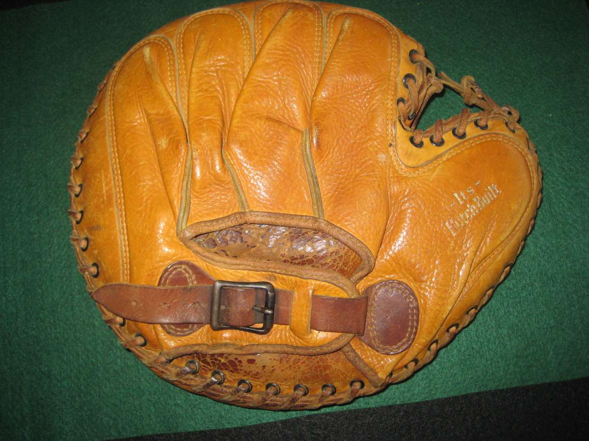 Dick Bass Hutch Back Hutch Baseball Glove Collector Gallery