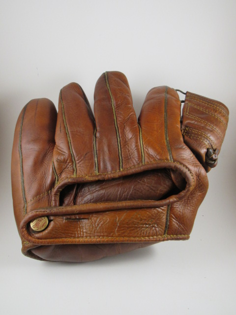 Joe DiMaggio Spalding 133 Back