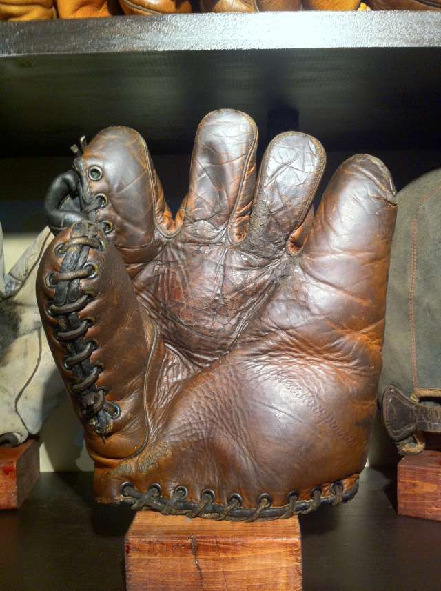 Alex Kampouris Ken Wel Laced Glove Front