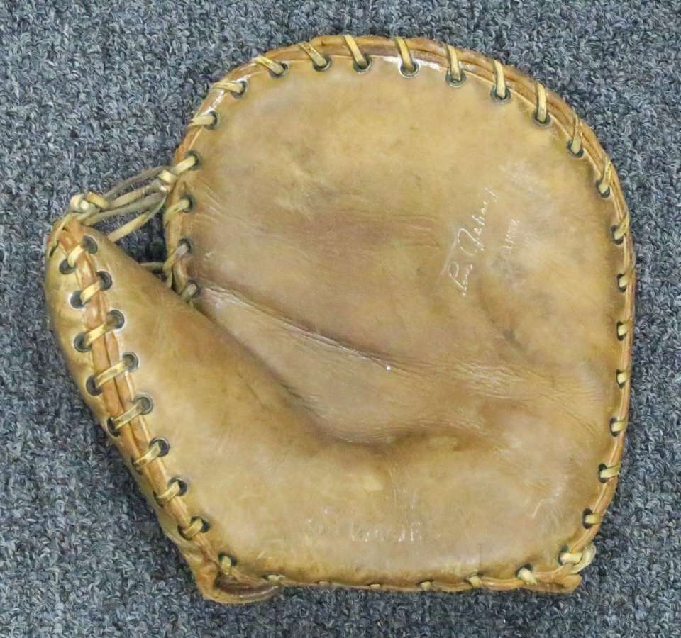 Lou Gehrig Pennant 434 Basemitt Front Lou Gehrig Gloves Baseball