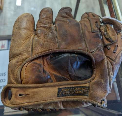 Billy Herman Lowe & Campbell Back